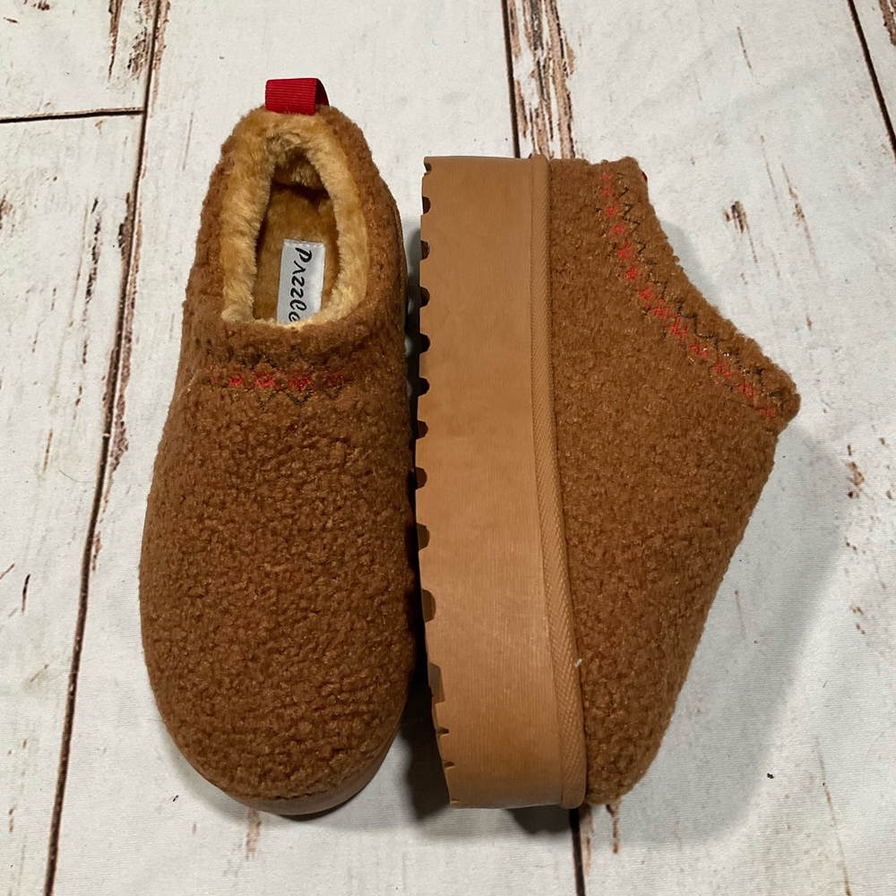 NWOT PAZZLE SLIP ON SLIPPERS PLATFORM SOLE FAUX‎ FUR LINING BOOTIES BROWN